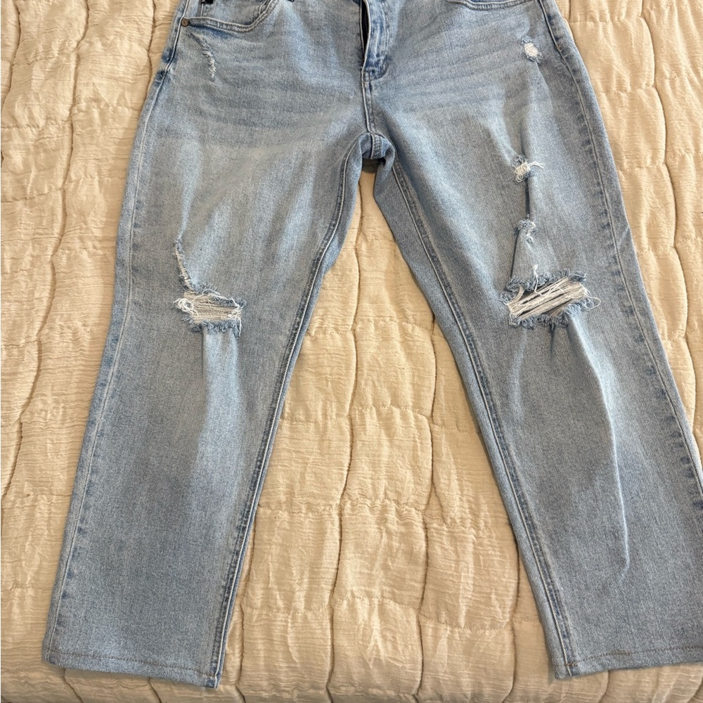 Kancan Cropped Light Wash Distressed Jeans